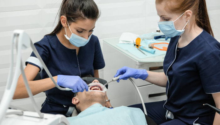 Do Dental Assistants Clean Teeth?